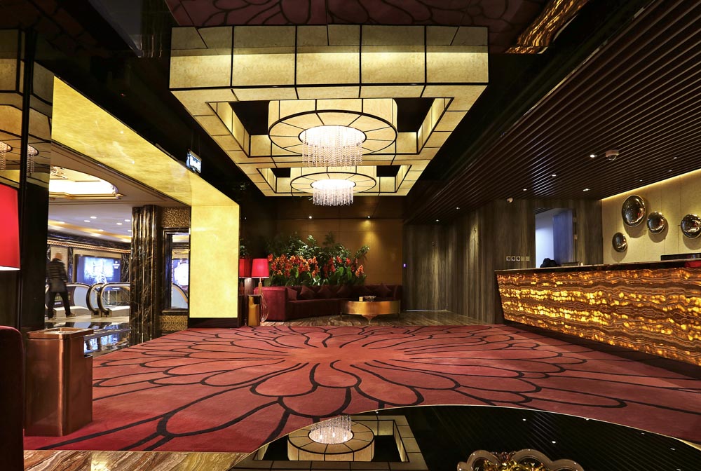 豪華入口設計，多國籍美女任您選擇！