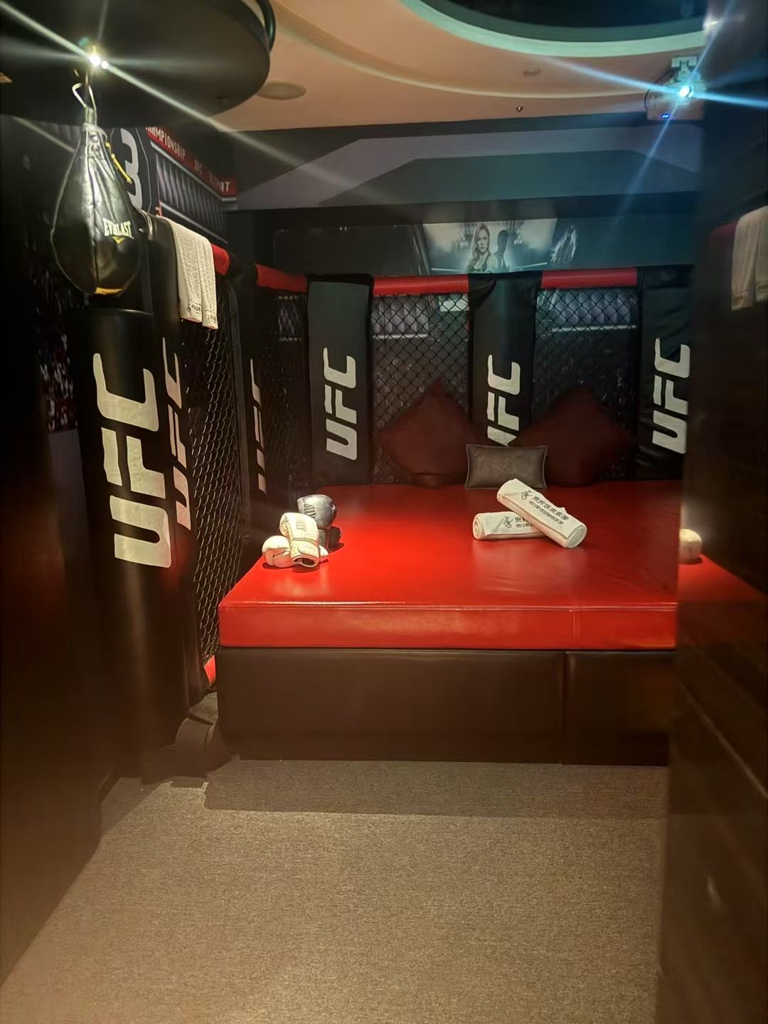 健身房主題體驗，與性感教練一起"運動"！