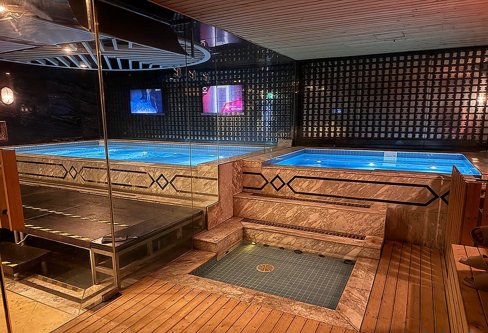 豪華淋浴設施，享受美女貼身服務！