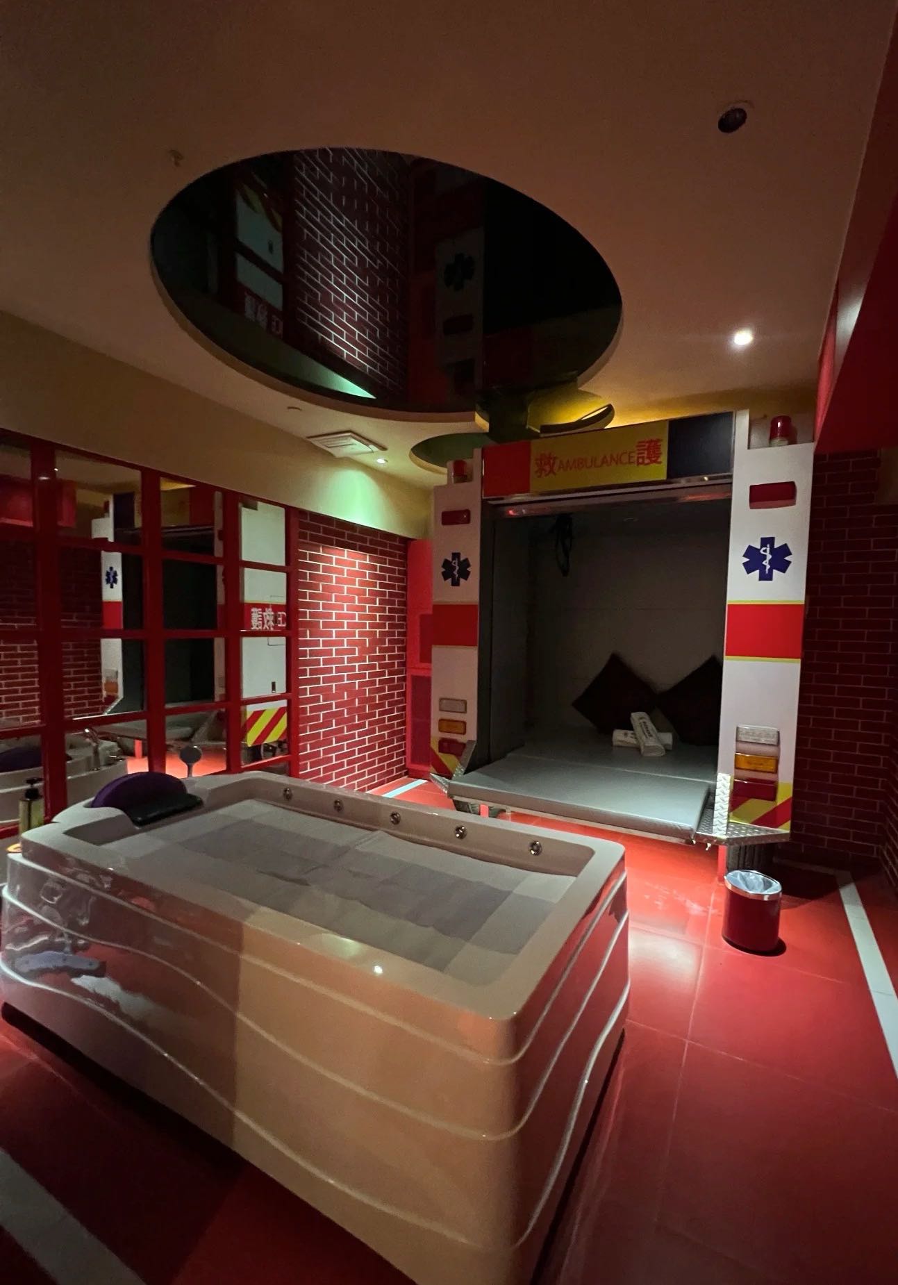 醫療主題體驗，性感護士的專業"治療"！